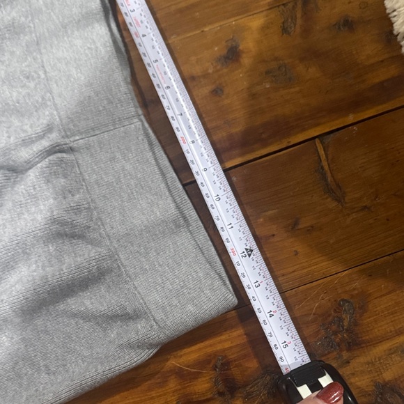 Gray Hooded Women's Sweater and Cropped Pant SET (L) - Picture 6 of 8